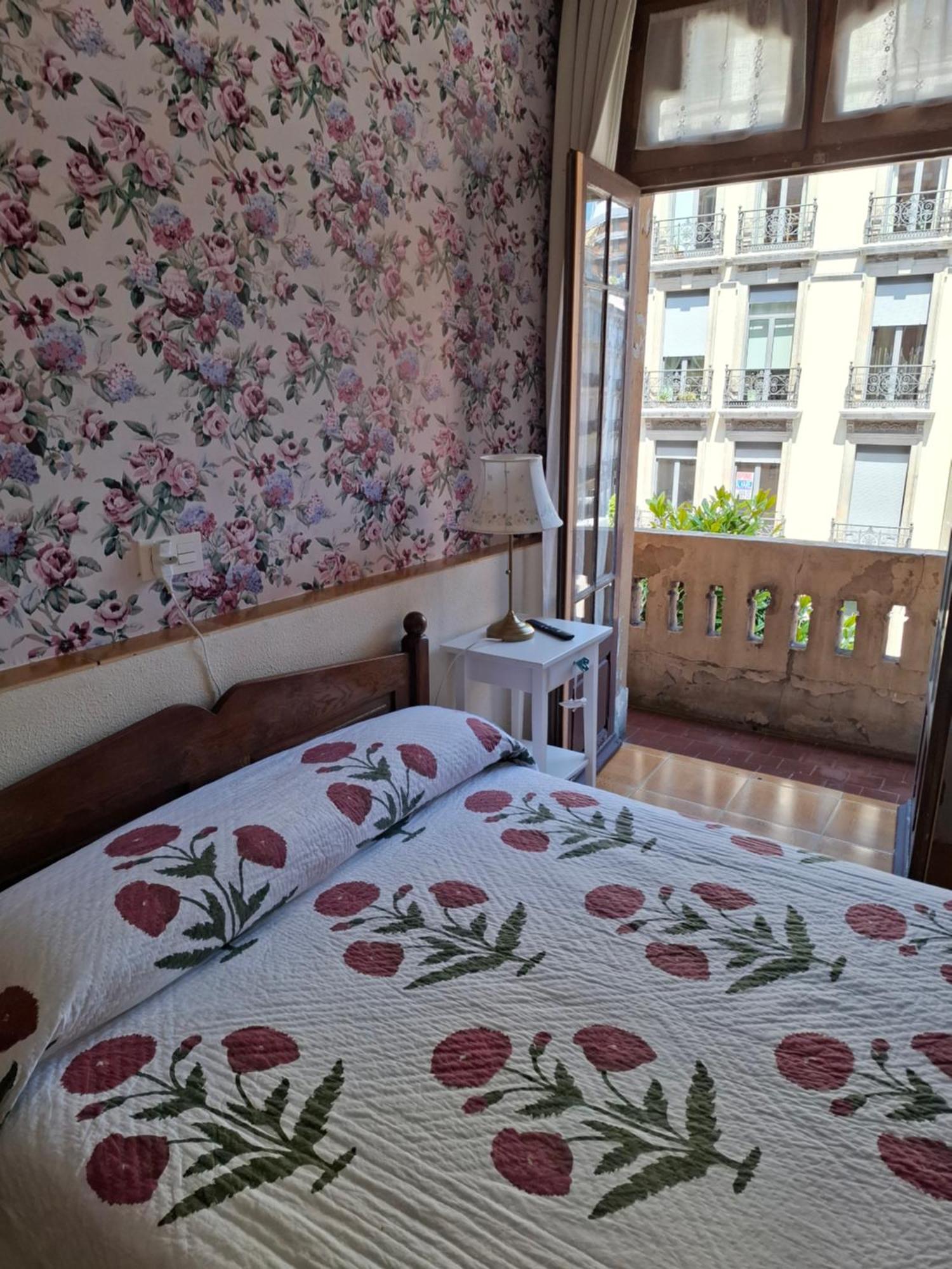 Uria 25 Rooms Oviedo Bagian luar foto