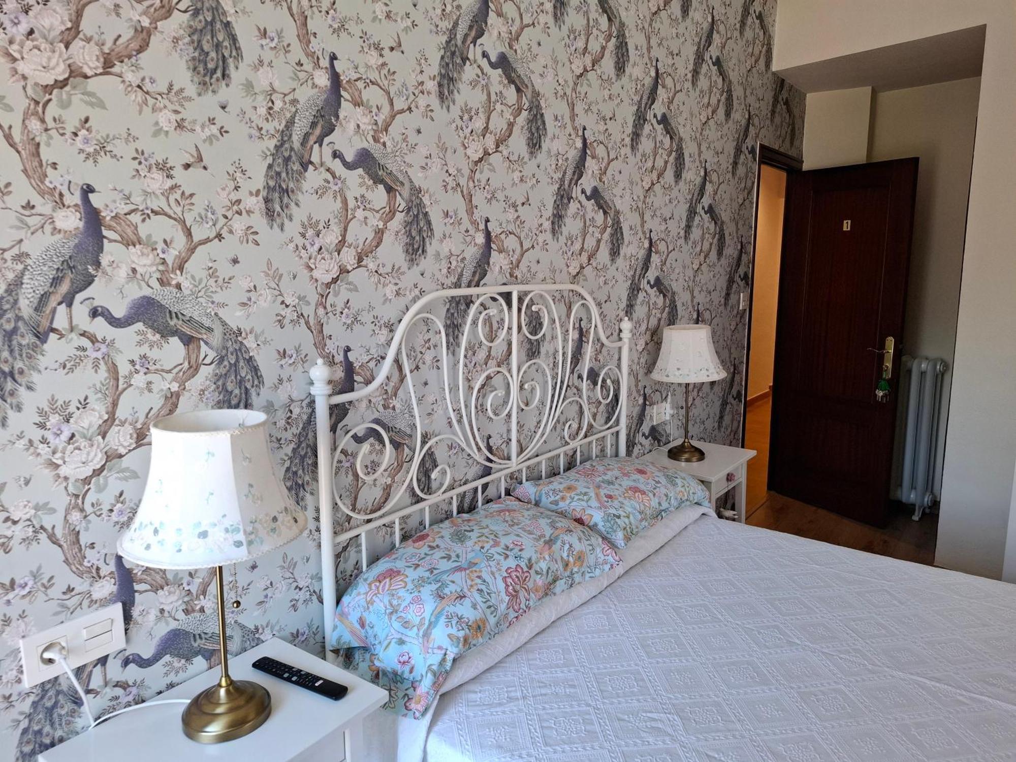 Uria 25 Rooms Oviedo Bagian luar foto