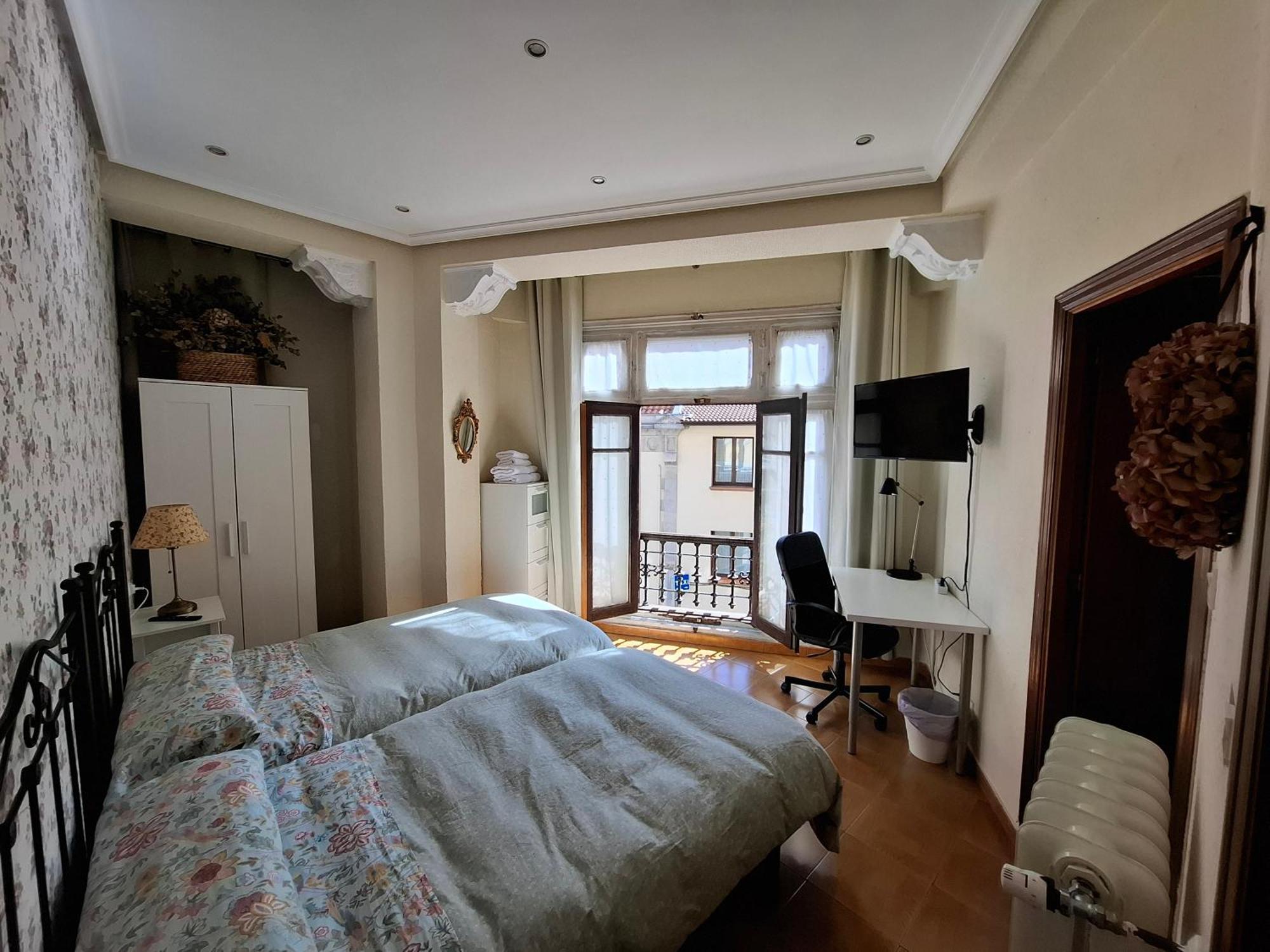 Uria 25 Rooms Oviedo Bagian luar foto